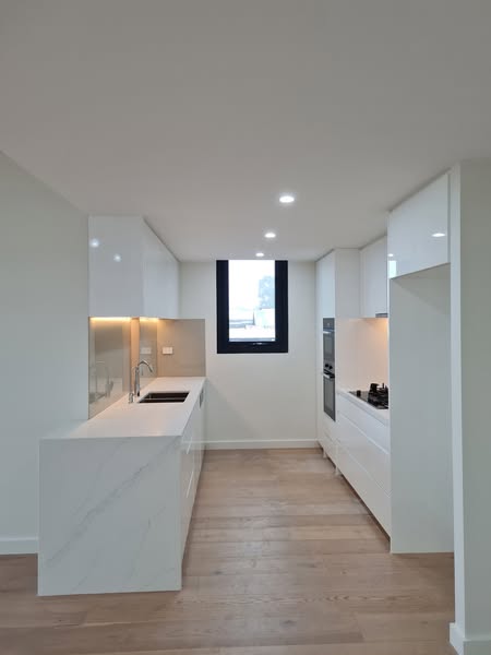 Elegancia y durabilidad en cocinas modernas | Encimera de cuarzo Wayon Quartz WG412 Vein