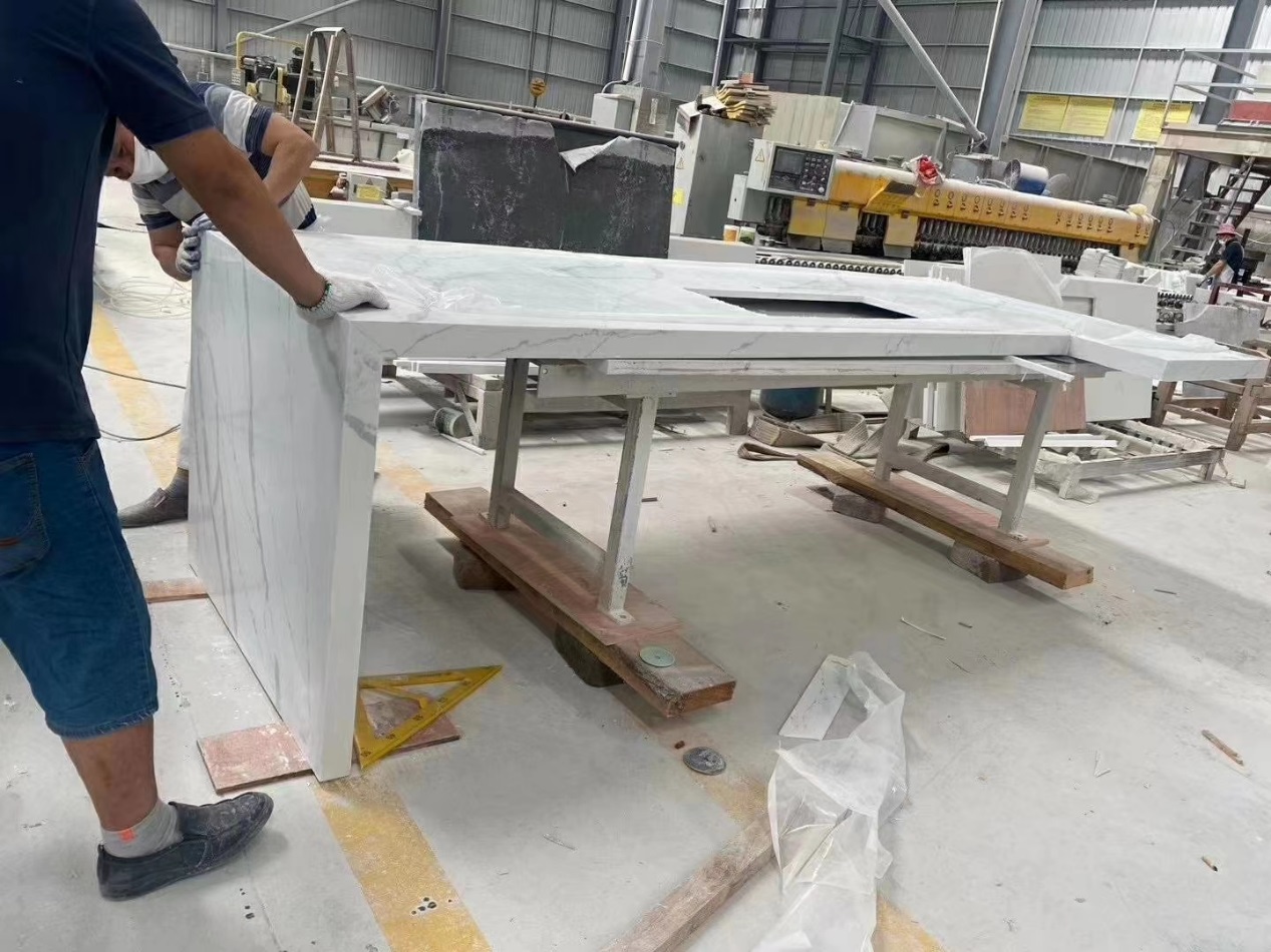 Soluciones de procesamiento de formas personalizadas para piedra de cuarzo | Máquina cortadora de puente de cinco ejes Wayon