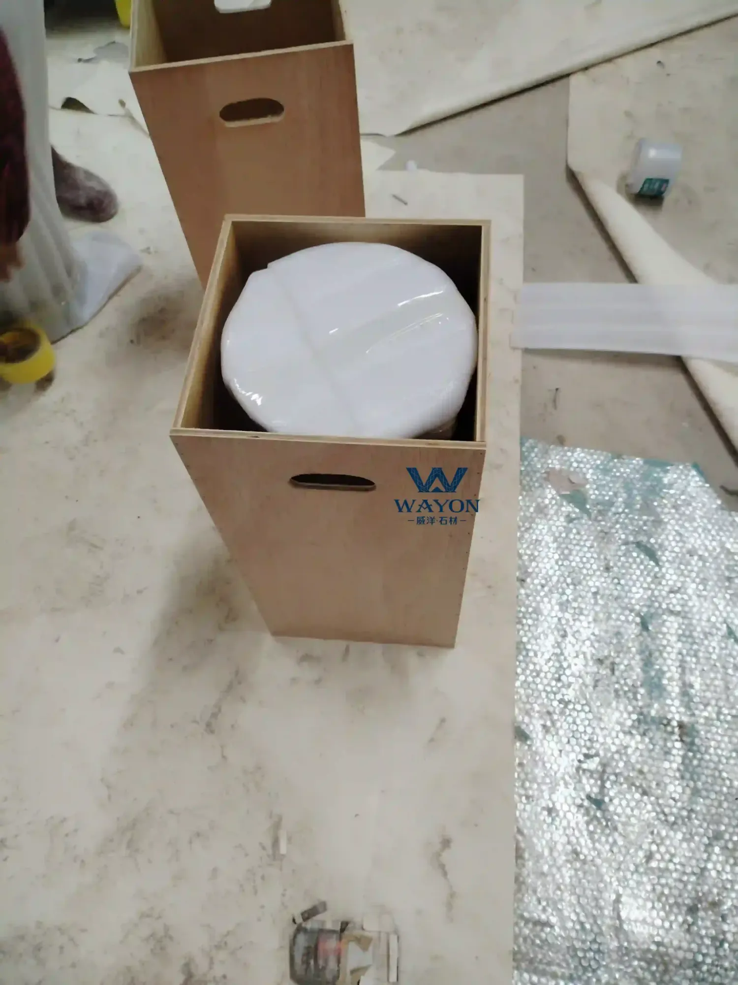 Base de mesa redonda de piedra natural, embalaje en caja de madera.