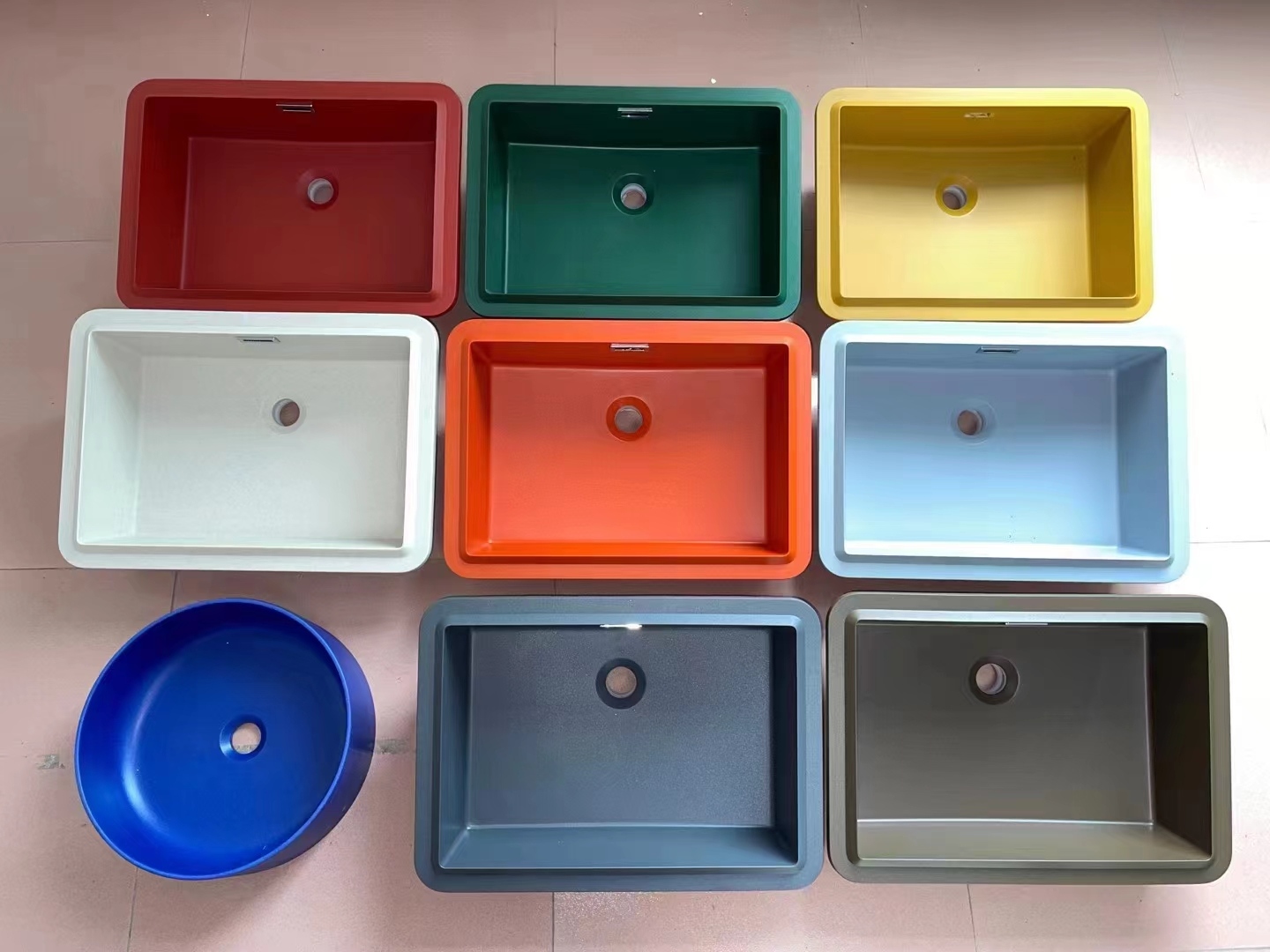 Haga que los fregaderos de cuarzo de su cocina se destaquen: ¡comience con el color!