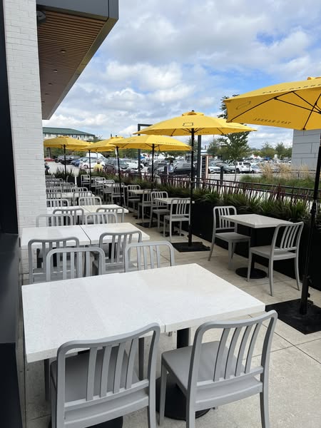Restaurante Wayon Quartz × TAP&BARREL Canadá