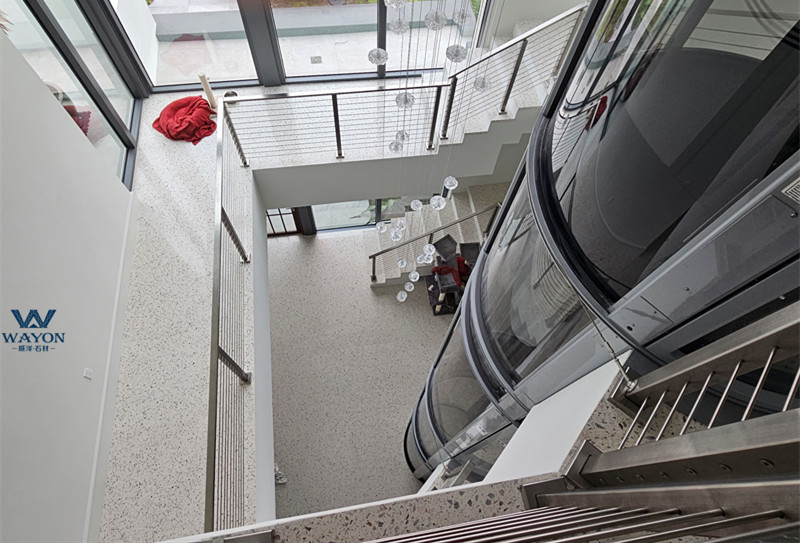 Sala de exposición de EE. UU.: escaleras de terrazo