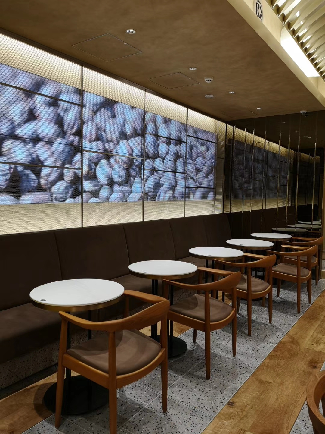 Caso de proyecto Wayon Terrazzo: Cafetería Geshary en Tokio, Japón. Fábrica de encimeras de terrazo.