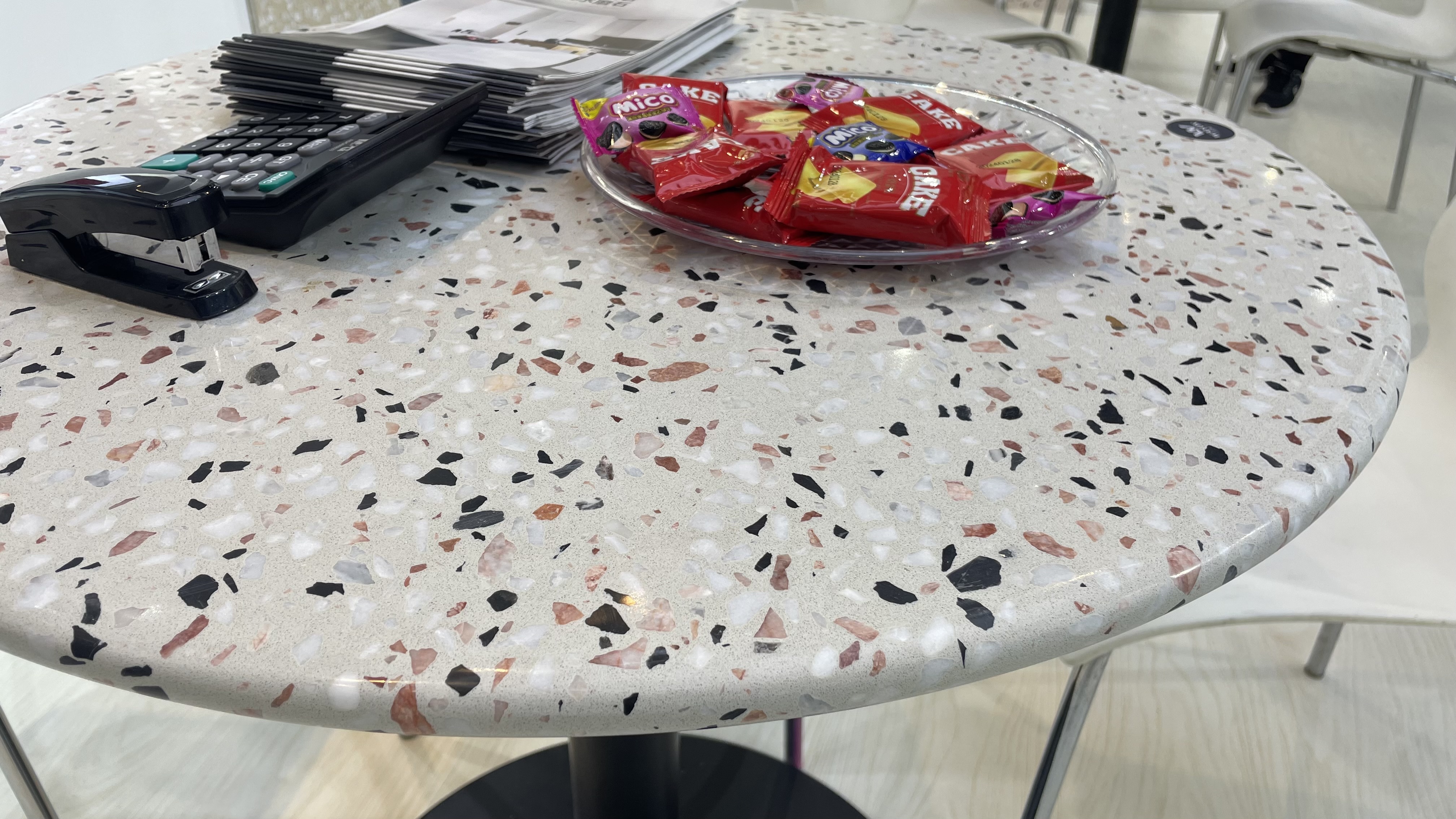 WT242 Tablero de mesa Roman rosa-blanco